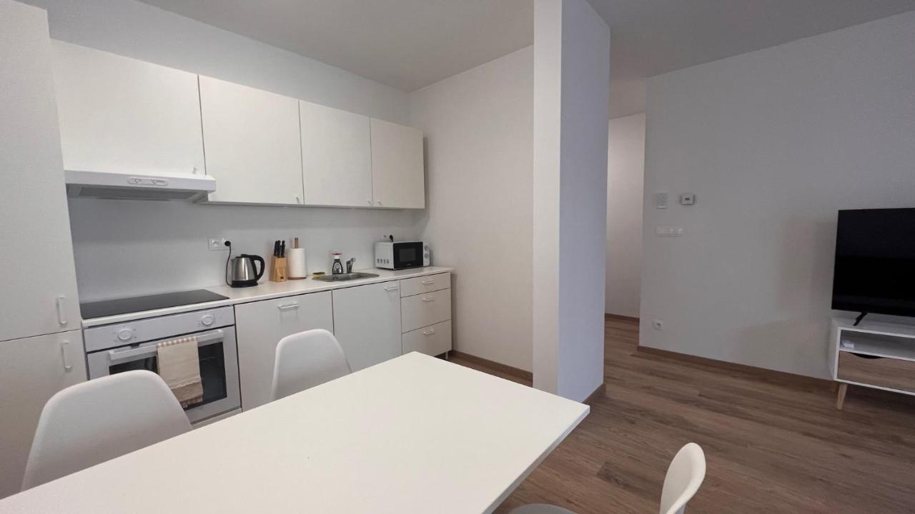 2 Room Apartment Rovinka, 204 Экстерьер фото